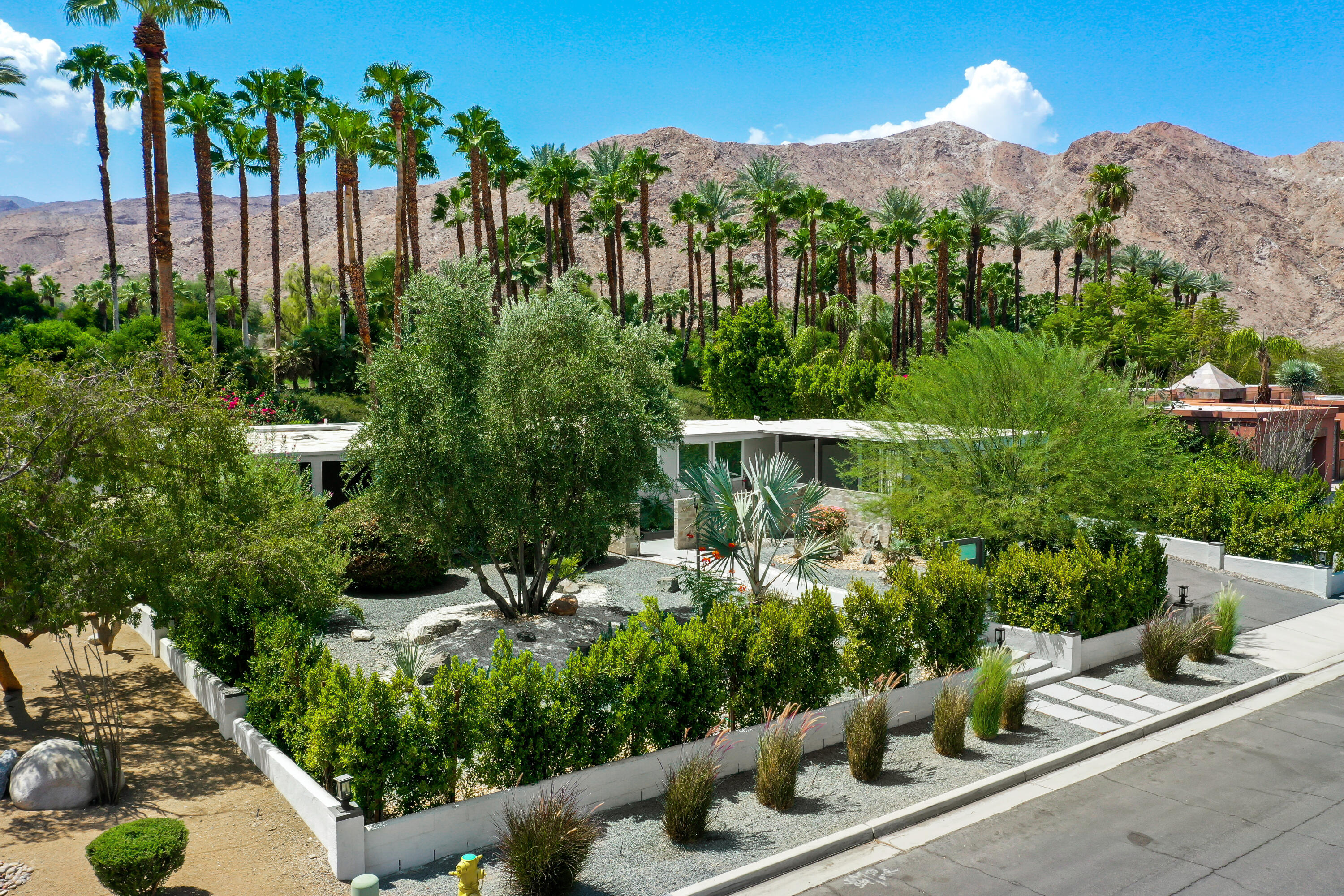 71333 Halgar Road Rancho Mirage, CA 92270 - Photo 29 of 33 a view of a terrace with a garden and plants