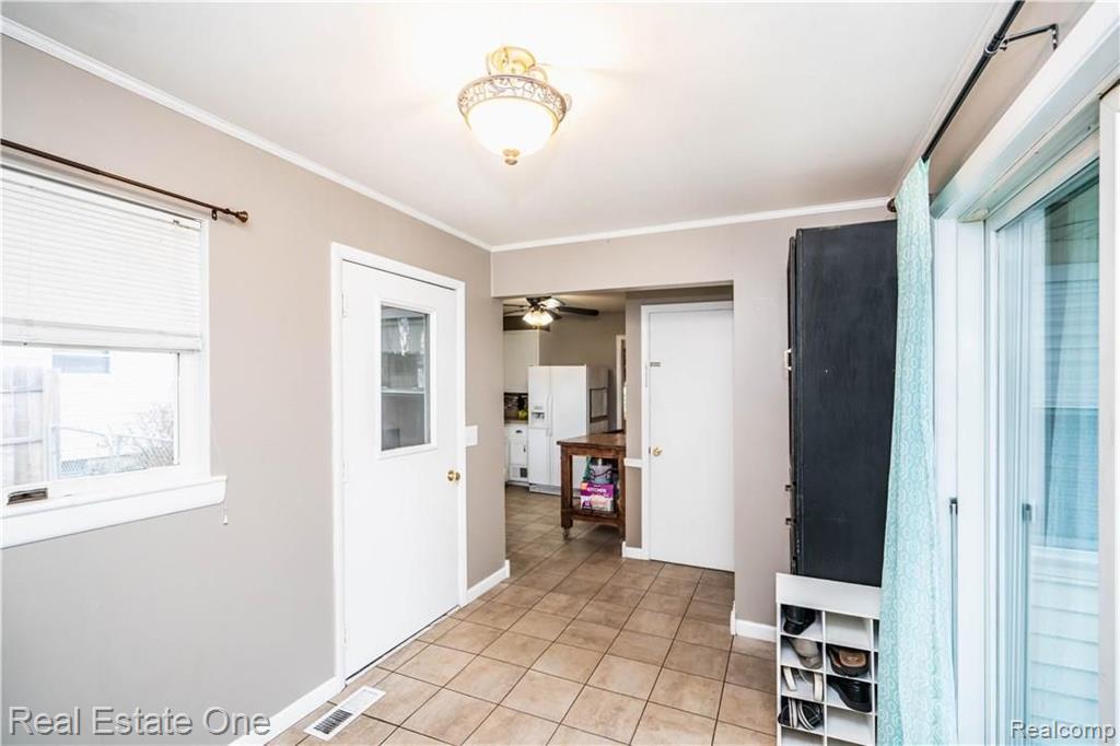 515 Byron Road Howell, MI 48843 - Photo 9 of 24 Gallery Image 9