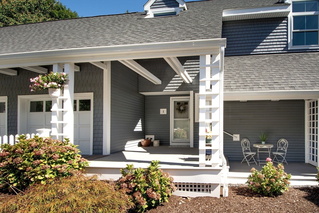 1 Gatehouse Lane, Unit 1 Hull, MA 02045 - Photo 3 of 42 a front view of a house with a yard