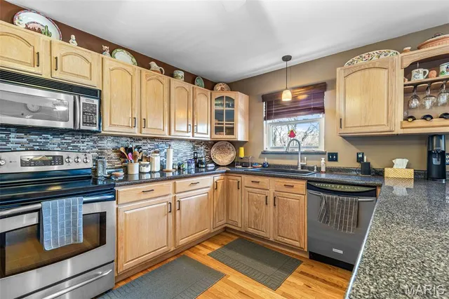 $529,900 | 2401 Pfinister School Road, De Soto, MO 63020