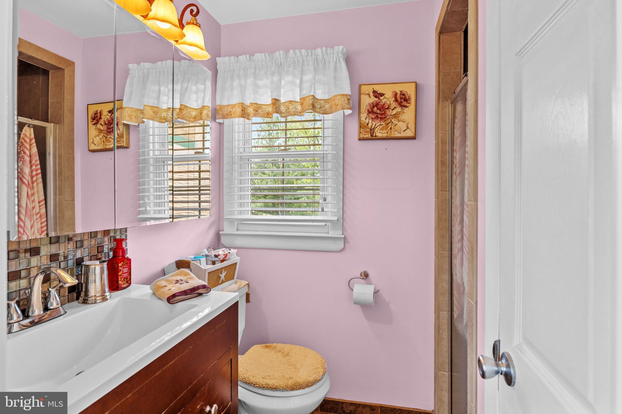 715 Heritage Road Cinnaminson, NJ 08077 - Photo 18 of 43 Main bed bath