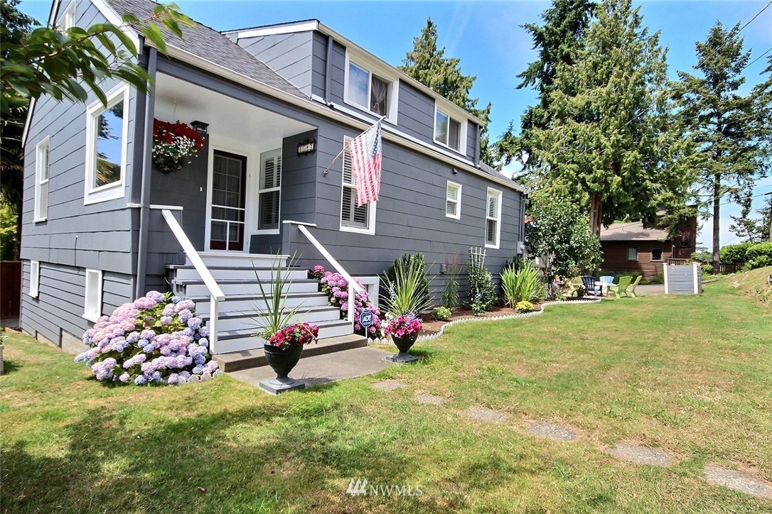 4502 Southwest Austin Street Seattle, WA 98136 - Photo 2 of 25 Gallery Image 2