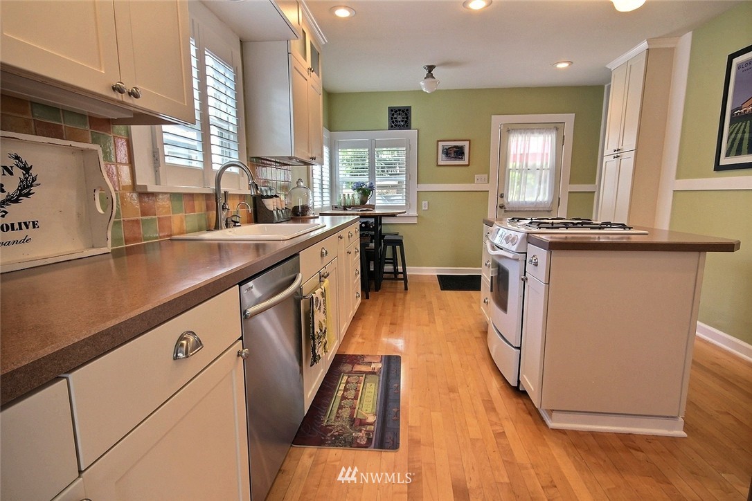 4502 Southwest Austin Street Seattle, WA 98136 - Photo 4 of 25 Gallery Image 4