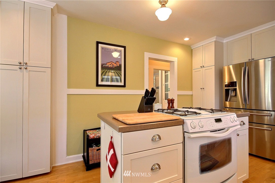 4502 Southwest Austin Street Seattle, WA 98136 - Photo 5 of 25 Gallery Image 5