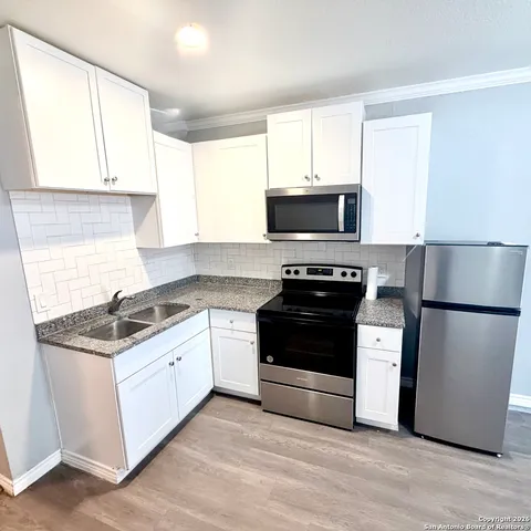 $975 | 322 Sprucewood Lane, Unit 1, San Antonio, TX 78216