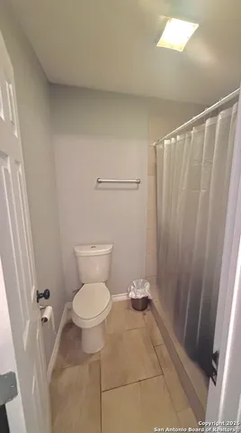 $975 | 322 Sprucewood Lane, Unit 1, San Antonio, TX 78216