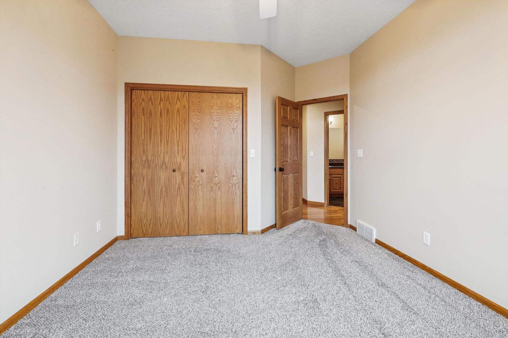 891 Pheasant Run Road Clinton, IA 52732 - Photo 33 of 50 Gallery Image 33