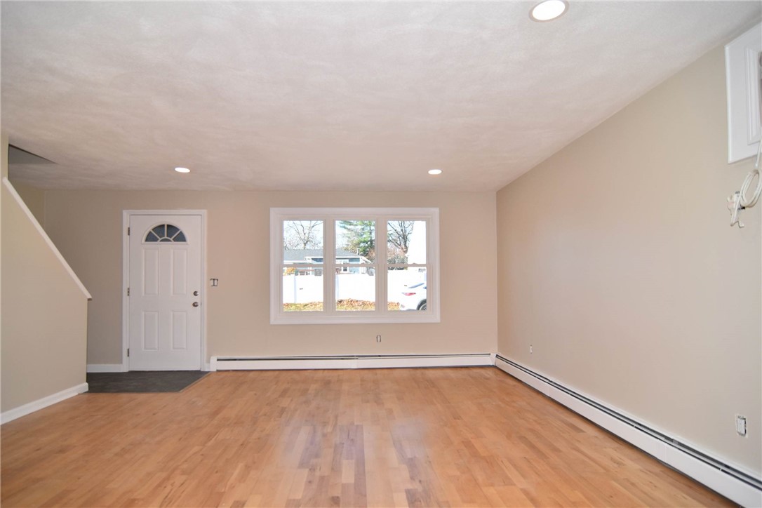 8 Coleman Street, Unit B North Providence, RI 02904 - Photo 3 of 20