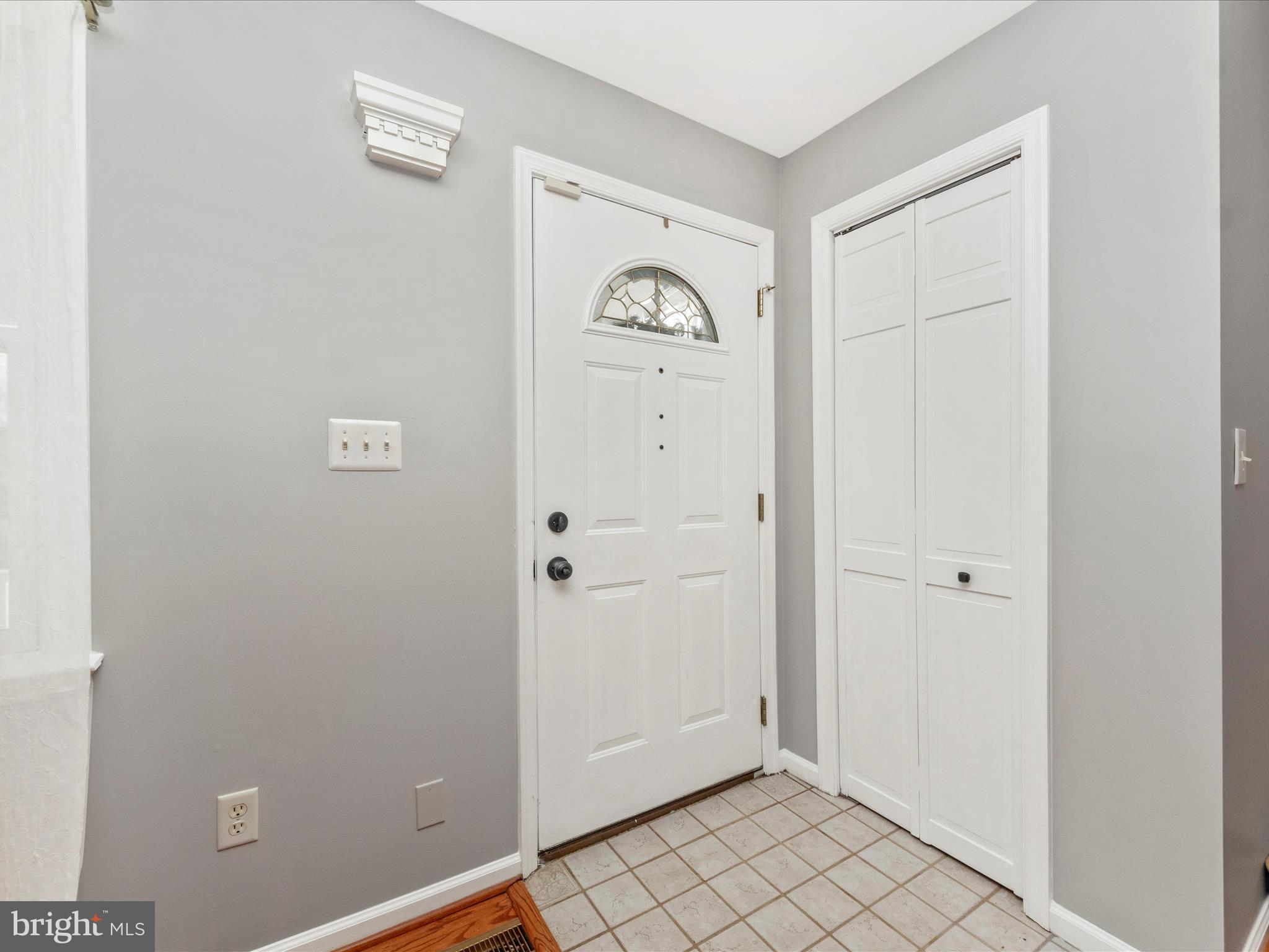 5610 Braxfield Road Halethorpe, MD 21227 - Photo 2 of 32 a view of an empty room