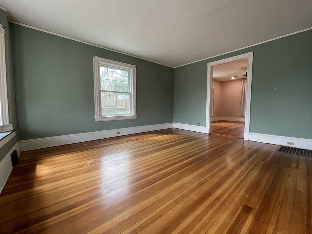 16 Barnard Road Worcester, MA 01605 - Photo 14 of 41