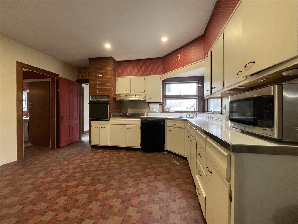 16 Barnard Road Worcester, MA 01605 - Photo 5 of 41