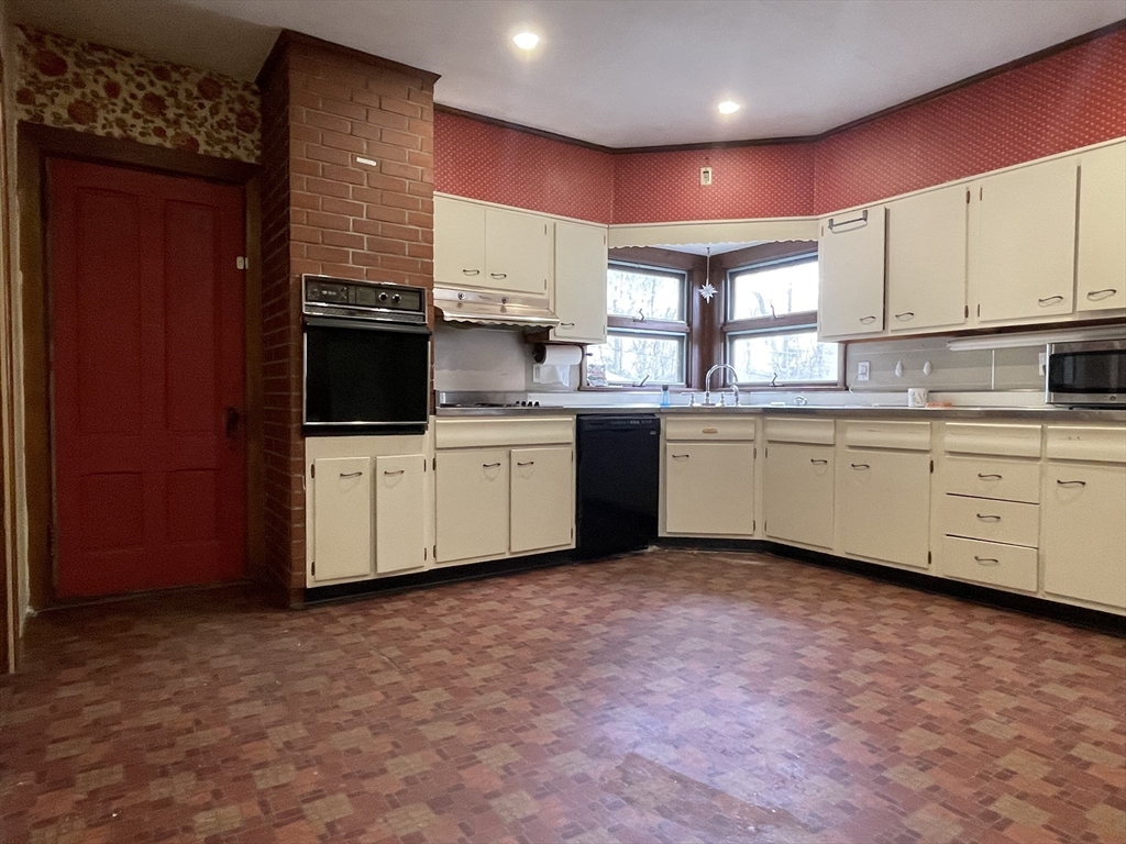 16 Barnard Road Worcester, MA 01605 - Photo 6 of 41