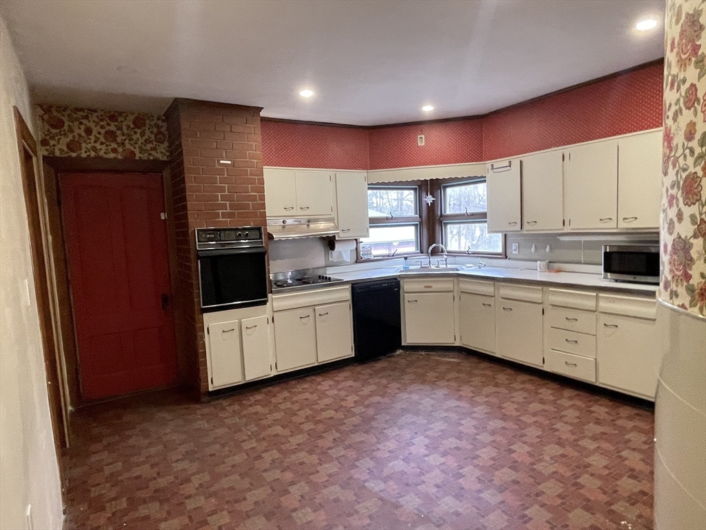 16 Barnard Road Worcester, MA 01605 - Photo 7 of 41