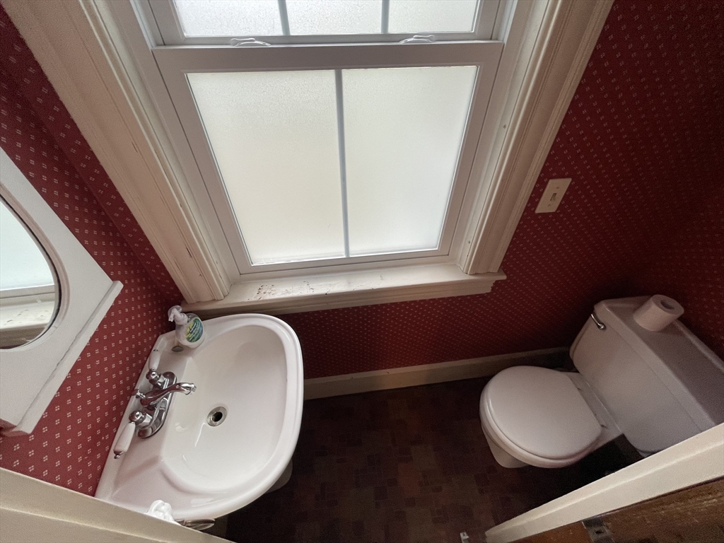 16 Barnard Road Worcester, MA 01605 - Photo 8 of 41