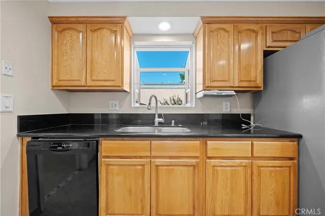 $575,000 | 1560 North Vista Avenue, Rialto, CA 92376