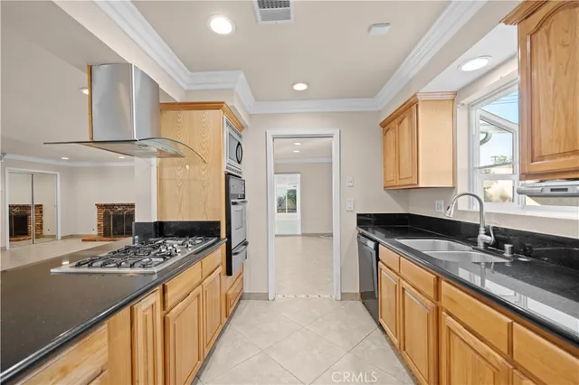 $575,000 | 1560 North Vista Avenue, Rialto, CA 92376