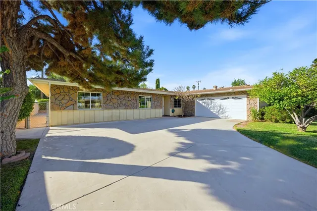 $575,000 | 1560 North Vista Avenue, Rialto, CA 92376