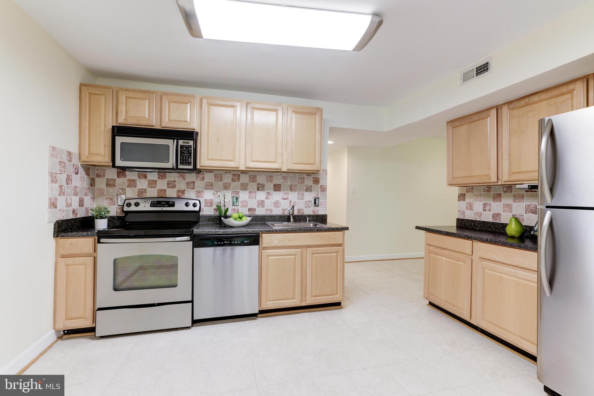 1631 Parkcrest Circle, Unit 8B/101 Reston, VA 20190 - Photo 11 of 27 Updated kitchen to include stainless appliances