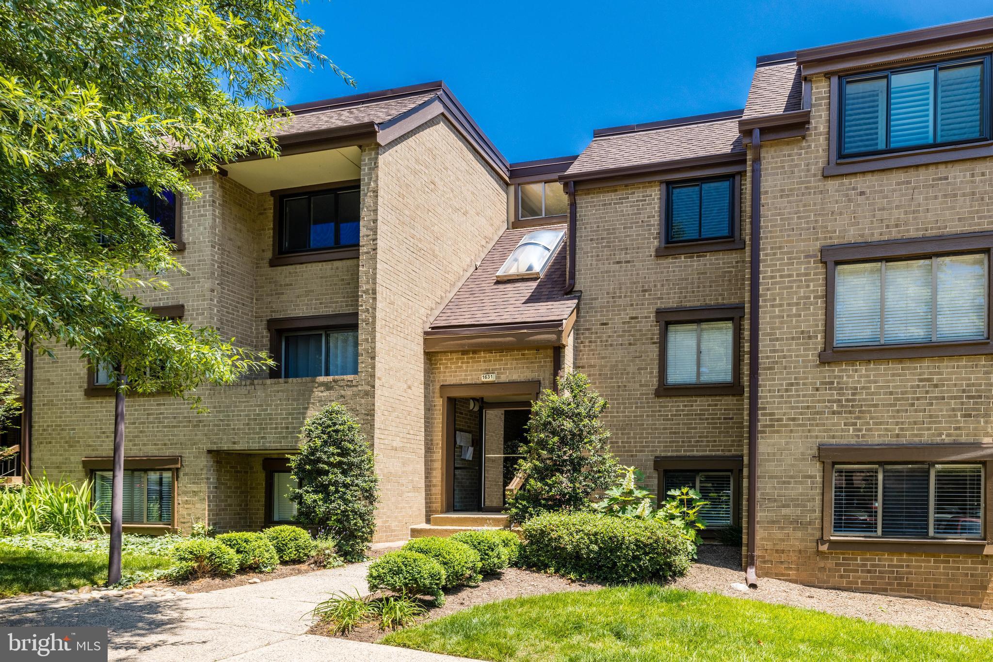 1631 Parkcrest Circle, Unit 8B/101 Reston, VA 20190 - Photo 2 of 27 Sought after Bentana Condominiums