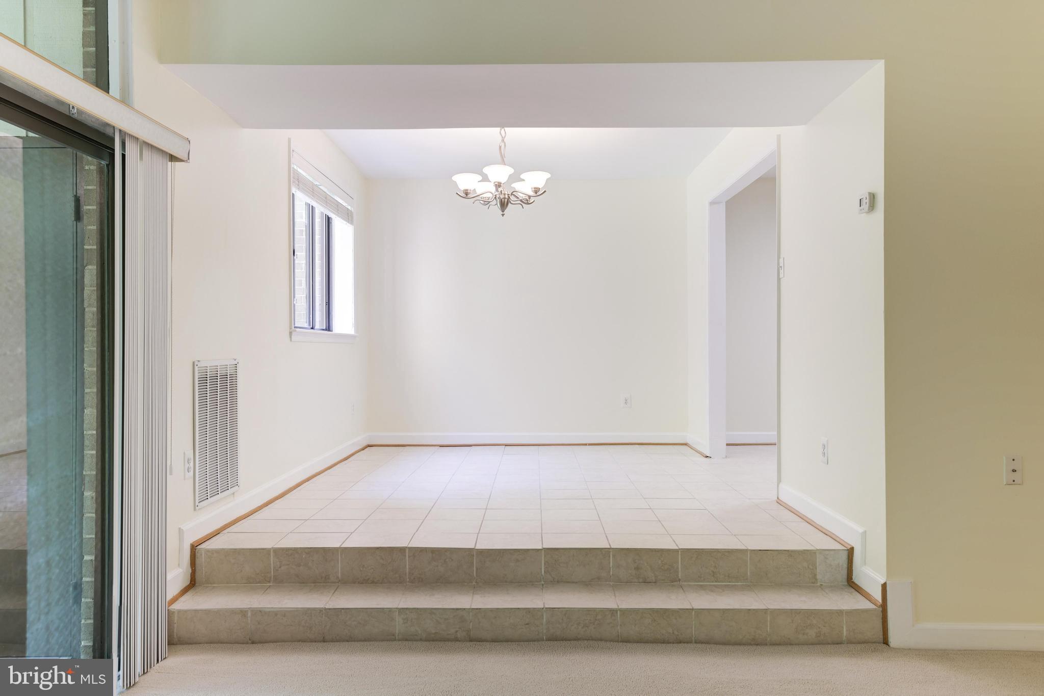 1631 Parkcrest Circle, Unit 8B/101 Reston, VA 20190 - Photo 7 of 27 Inviting dining room