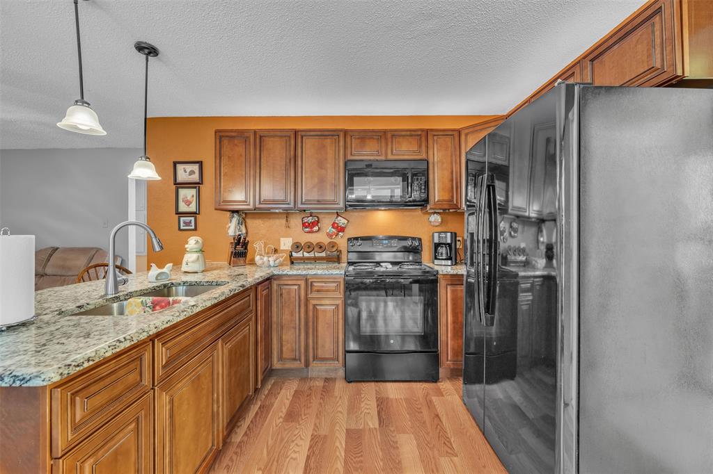 19 Page Street Hurst, TX 76053 - Photo 14 of 39