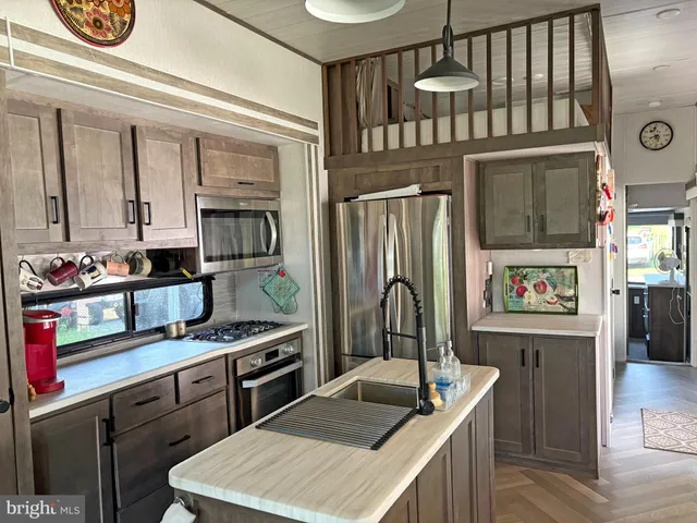 a kitchen that has a lot of cabinets in it