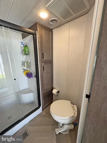 an aerial view of residential house with outdoor space and lake view