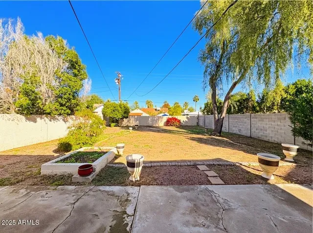 a view of an outdoor space