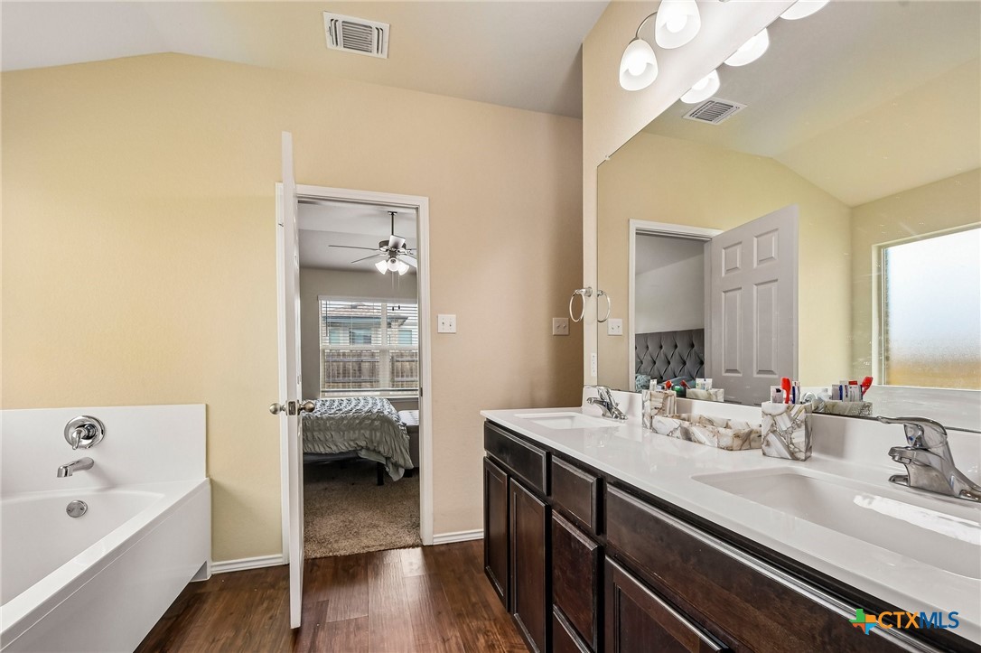 204 Bainbridge Road Temple, TX 76502 - Photo 28 of 43 Primary Bathroom