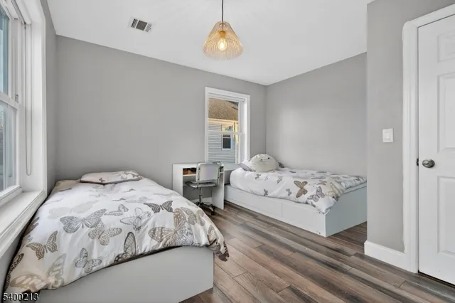 $925,000 | 301 South Parkway, Clifton, NJ 07014