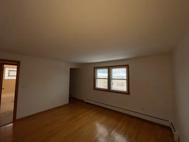 $1,800 | 8511 West Gregory Street, Unit 3N, Chicago, IL 60656