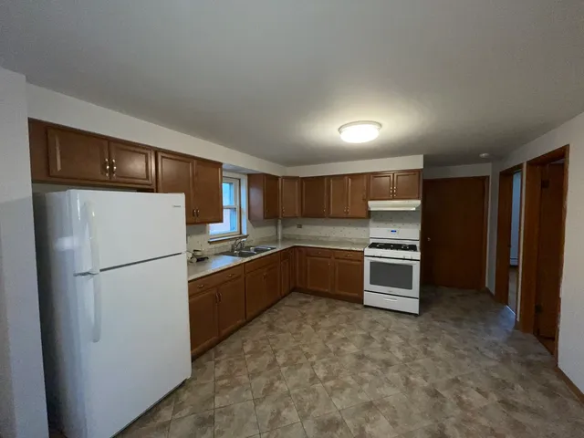 $1,800 | 8511 West Gregory Street, Unit 3N, Chicago, IL 60656