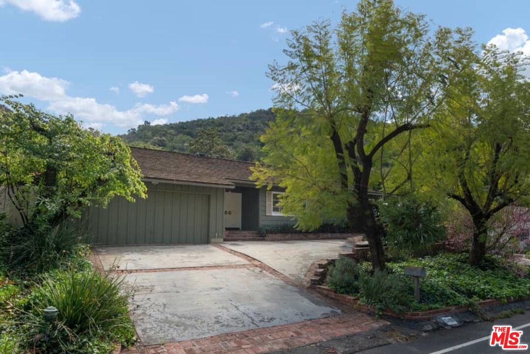 3480 Mandeville Canyon Road Los Angeles, CA 90049 - Photo 2 of 34