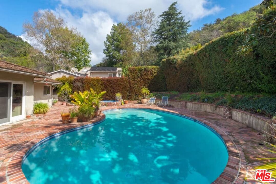 3480 Mandeville Canyon Road Los Angeles, CA 90049 - Photo 30 of 34