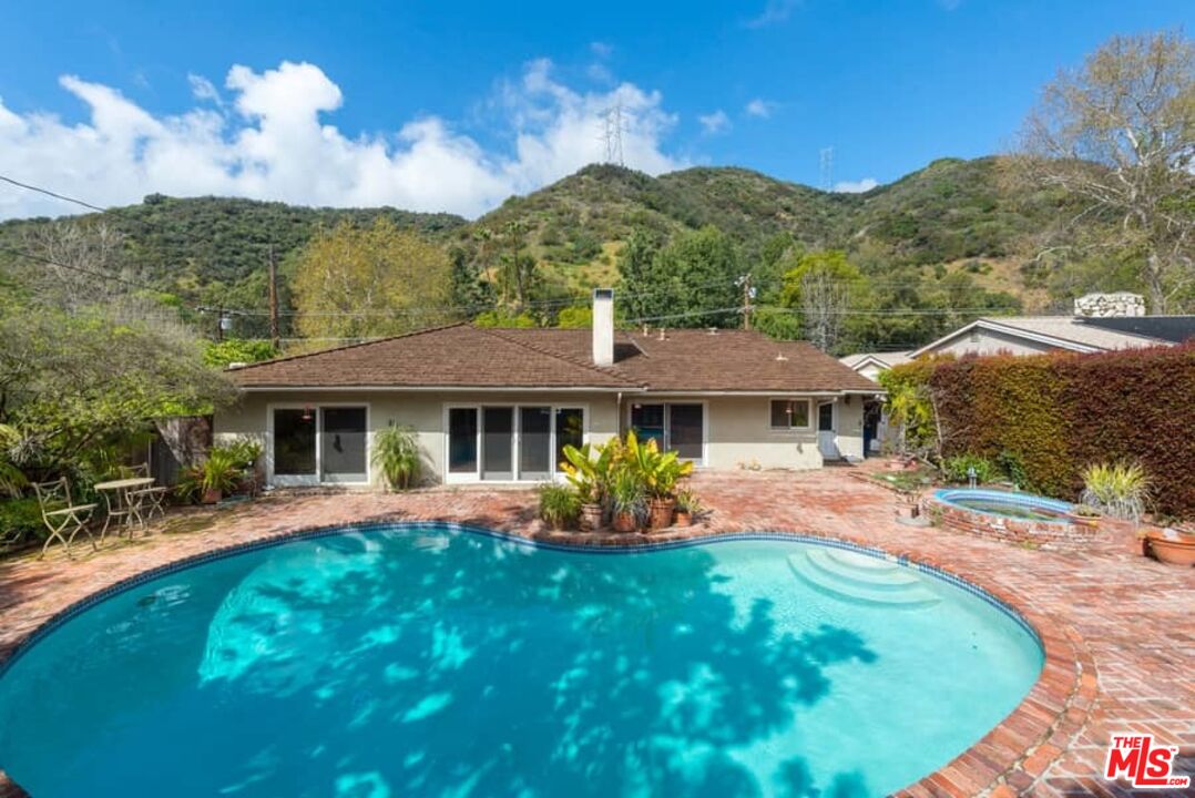 3480 Mandeville Canyon Road Los Angeles, CA 90049 - Photo 4 of 34
