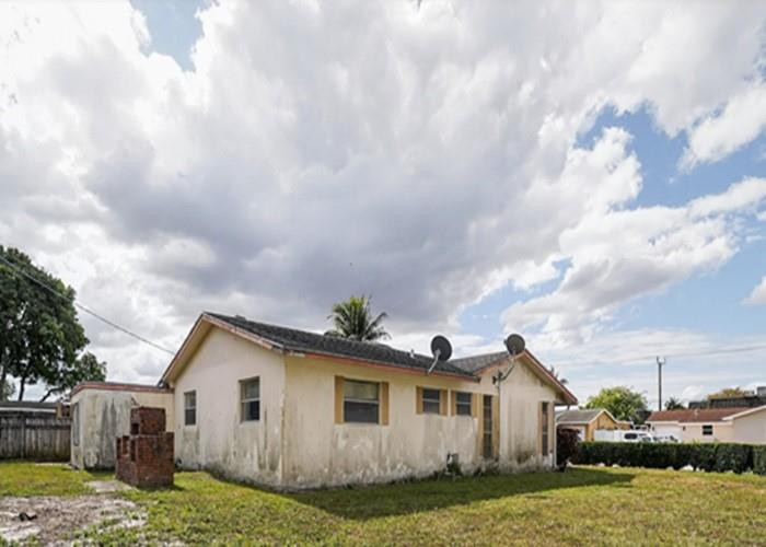 22164 Southwest 65th Terrace Boca Raton, FL 33428 - Photo 3 of 20 a view of a house with a yard