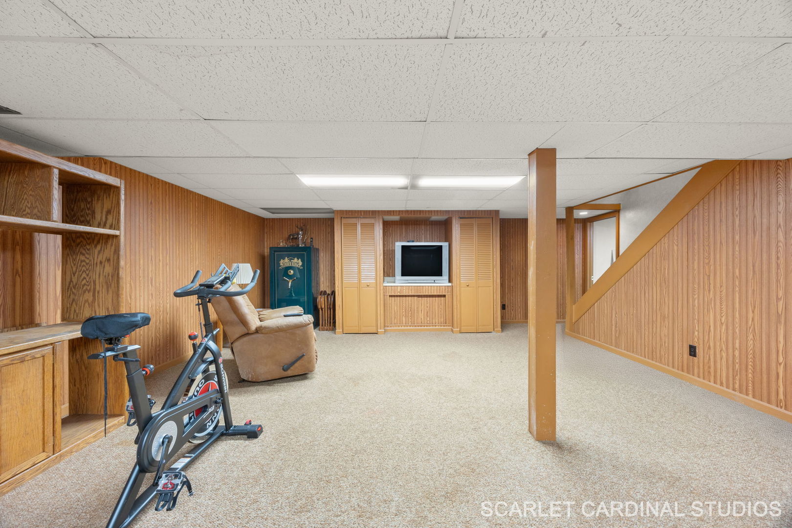 307 Leeds Court Naperville, IL 60565 - Photo 21 of 27 a view of a room with gym equipment