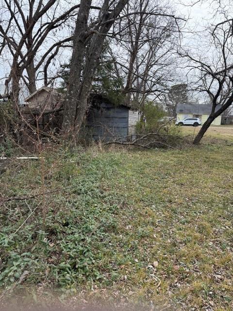 818 West 9th Street Bonham, TX 75418 - Photo 6 of 8 a backyard of a house with lots of green space