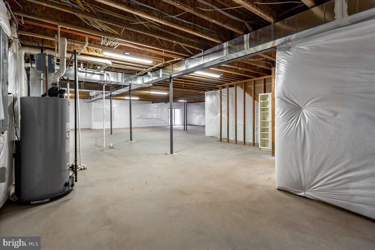 13712 Long Ridge Drive Gainesville, VA 20155 - Photo 45 of 62 a view of empty room with wooden walls