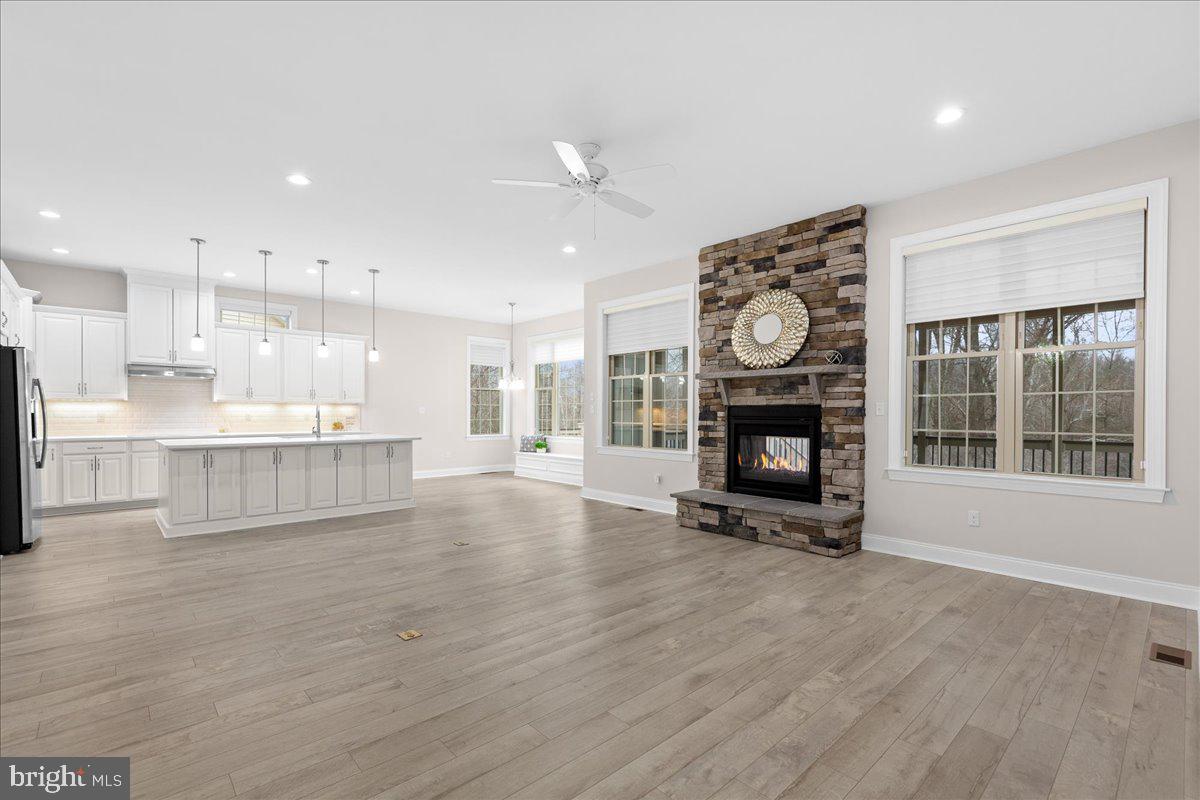 13712 Long Ridge Drive Gainesville, VA 20155 - Photo 5 of 62 a view of kitchen with furniture and fireplace