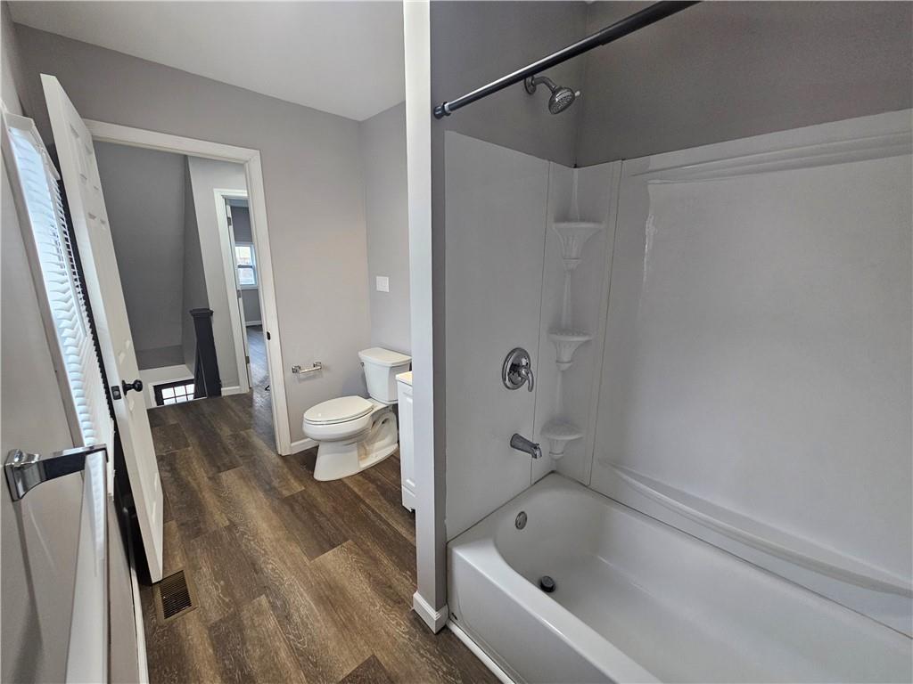 418 Short Street Donora, PA 15033 - Photo 12 of 22 a bathroom with a bathtub and a toilet