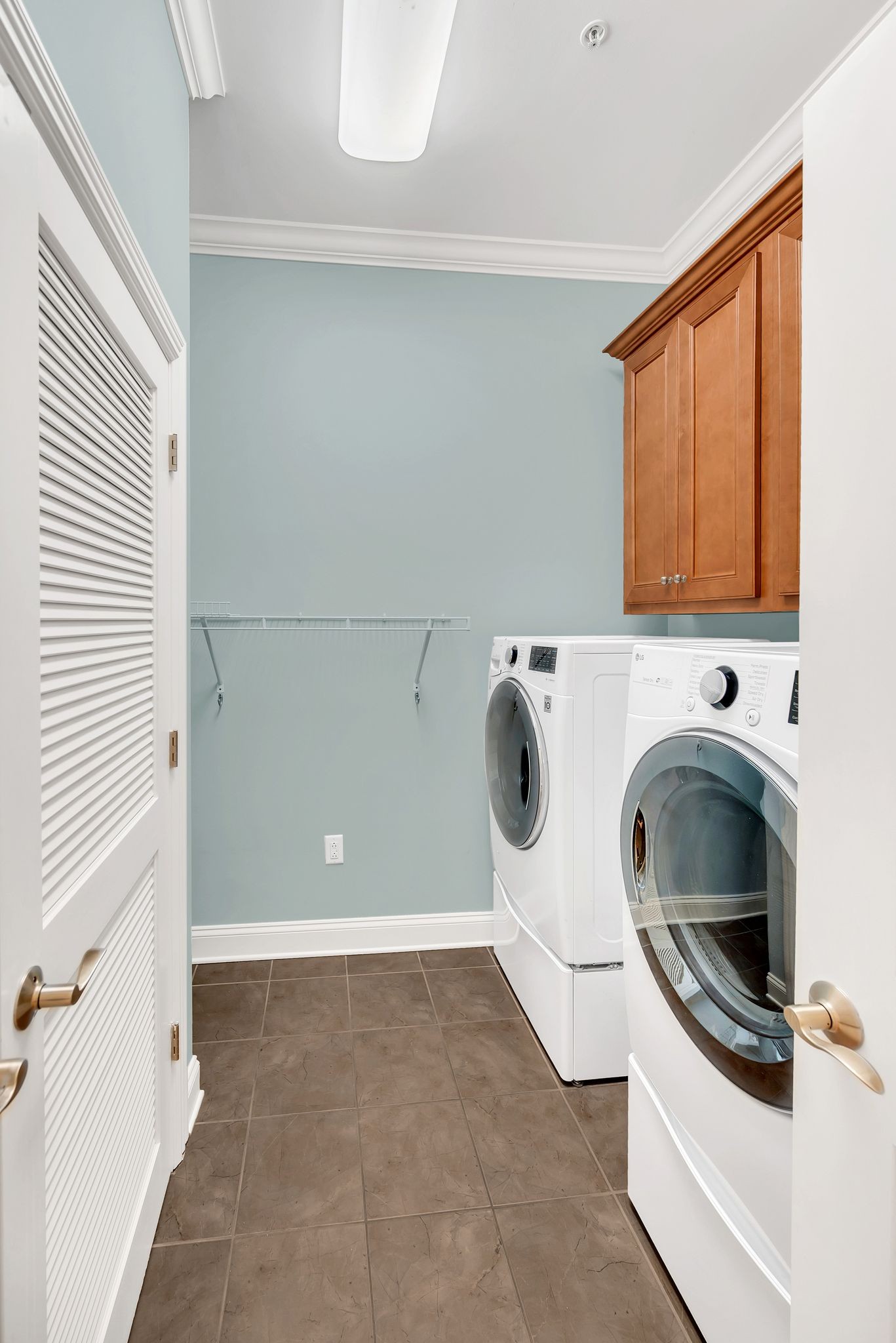 2411 Crestmoor Road, Unit 104 Nashville, TN 37215 - Photo 19 of 32 a utility room with dryer and washer