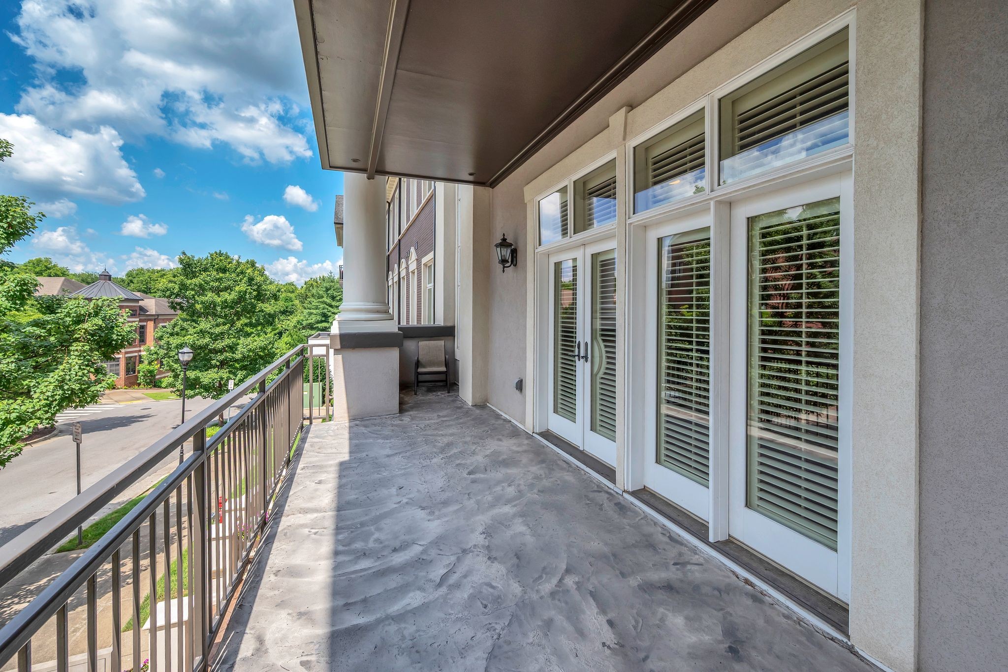 2411 Crestmoor Road, Unit 104 Nashville, TN 37215 - Photo 27 of 32 a view of a house with balcony