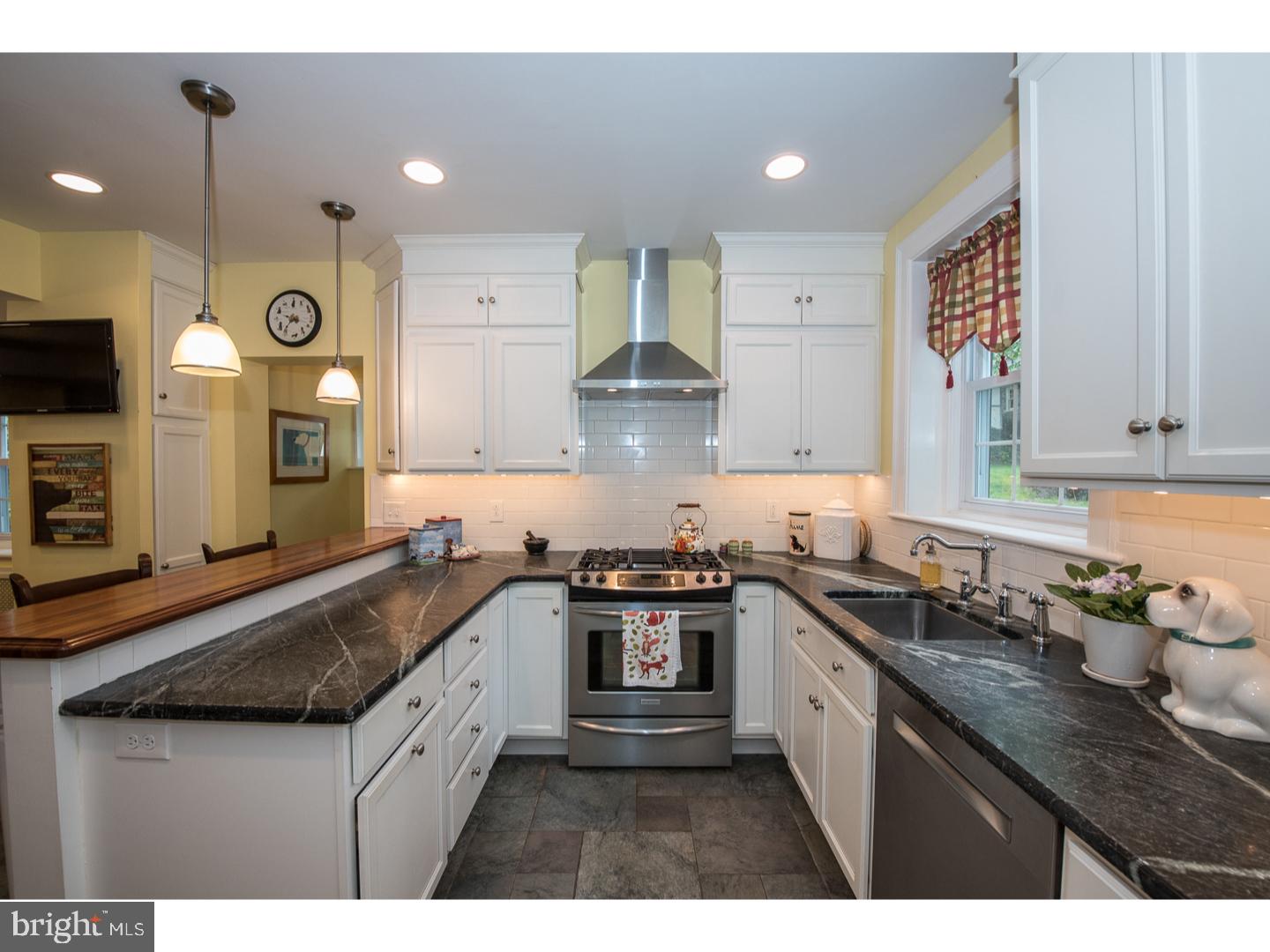 6463 Sherwood Road Philadelphia, PA 19151 - Photo 9 of 25 Gallery Image 9