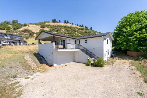 $1,125,000 | 9755 Las Lomas Avenue, Atascadero, CA 93422