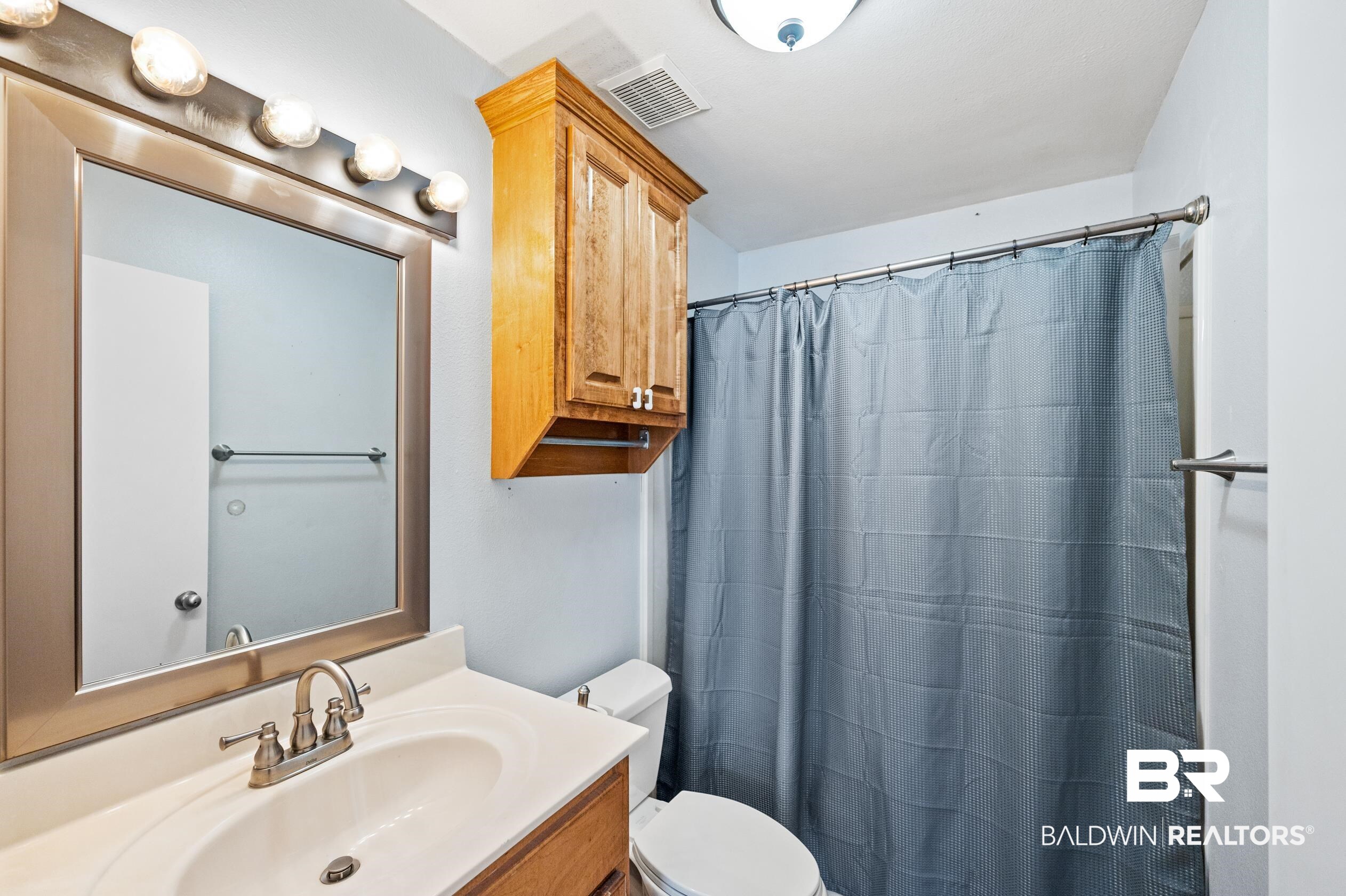 18786 Hillside Drive Foley, AL 36535 - Photo 23 of 49 Bathroom 2