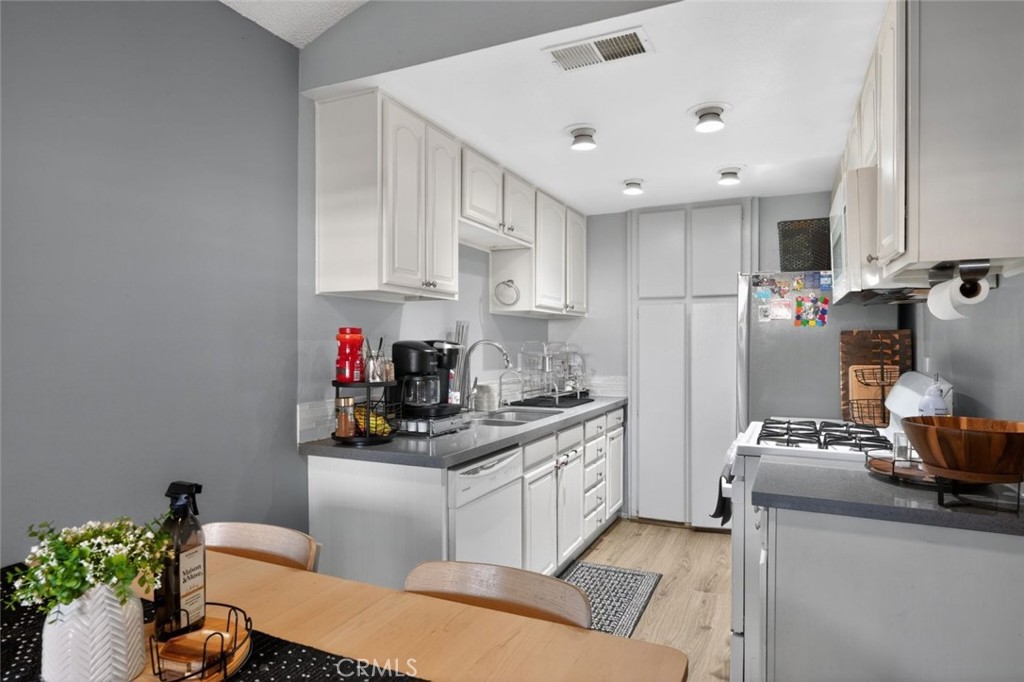 2537 Occidental Circle Riverside, CA 92507 - Photo 8 of 32