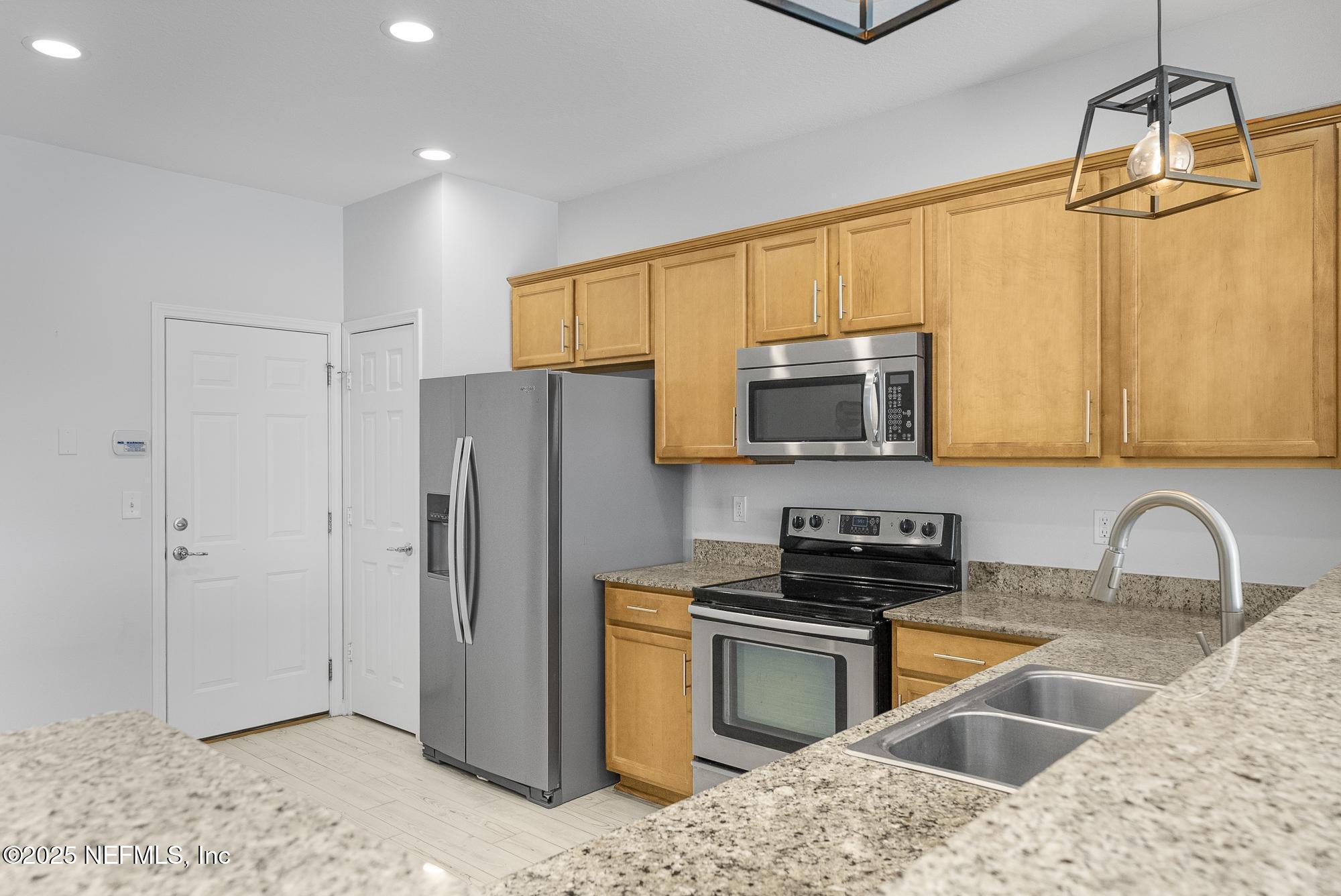 6916 Roundleaf Drive Jacksonville, FL 32258 - Photo 8 of 46 6916_Roundleaf-HDR-08