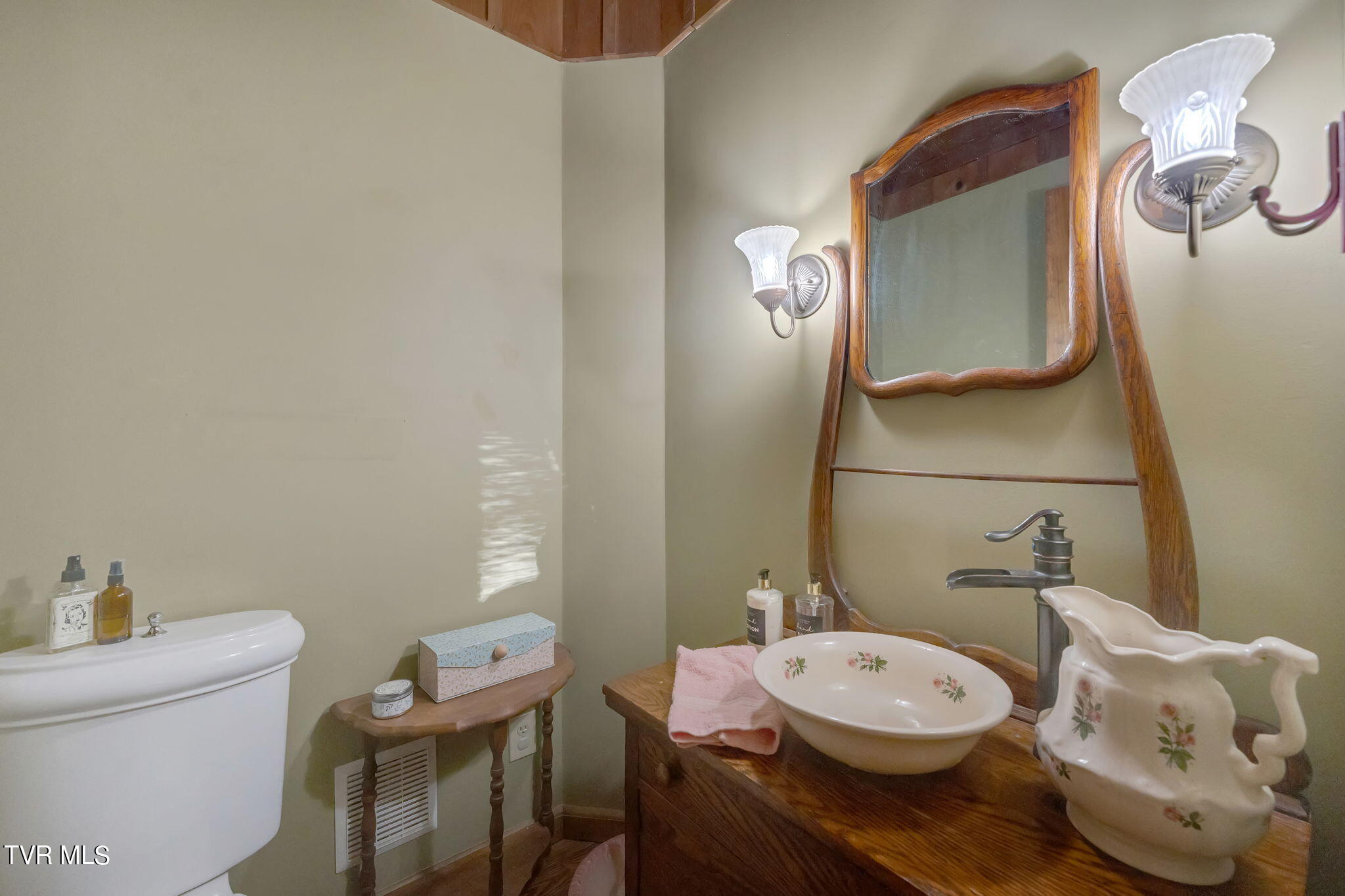 346 Edgefield Road Piney Flats, TN 37686 - Photo 36 of 97 24-web-or-mls-DSC01391