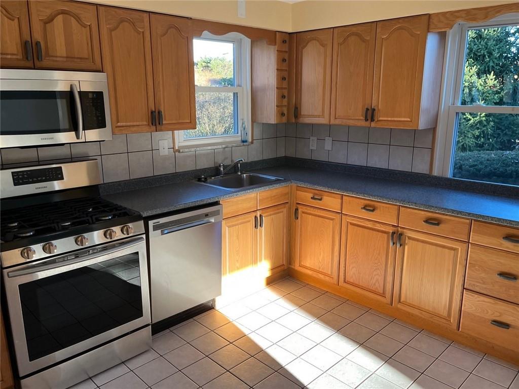 7810 Roderick Drive Pittsburgh, PA 15237 - Photo 4 of 17 Gallery Image 4